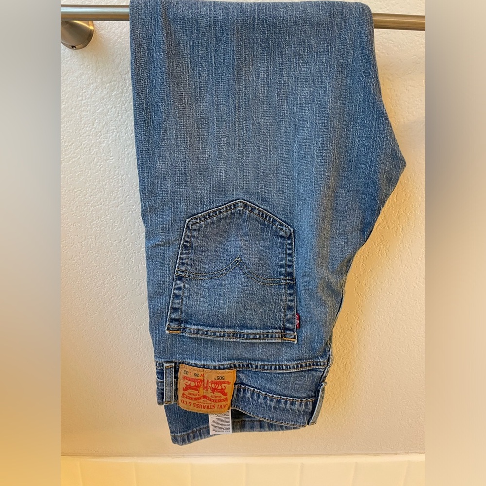 Men’s LEVI’S W36 x L32, light denim, style 505 straight